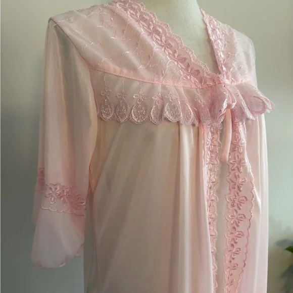 Light Pink Lace Robe - Picture 3 of 6